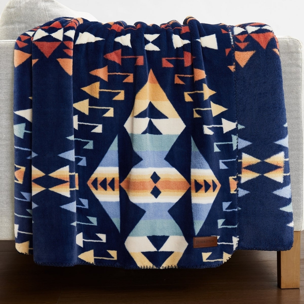 Pendleton Plush Throw, Big Thunder